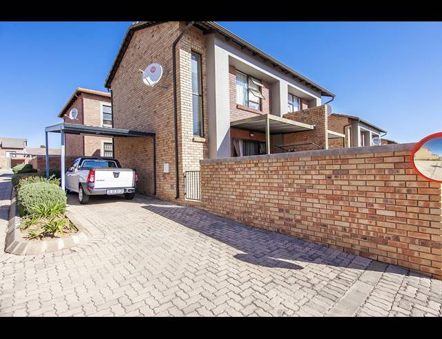2 BEDROOM SECTIONAL TITLE FOR SALE IN WILGEHEUWEL